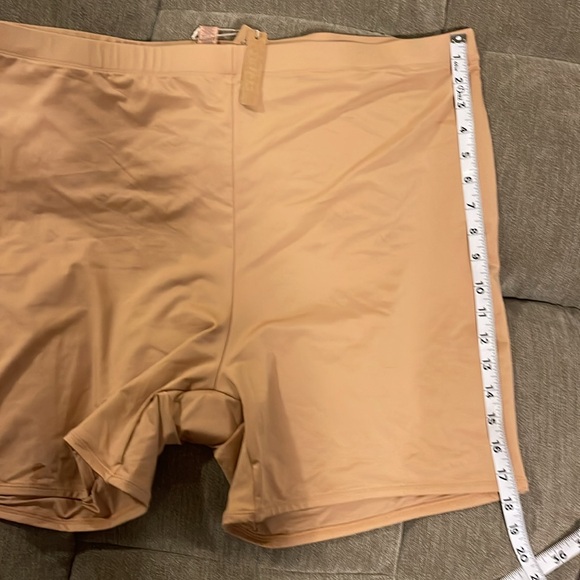 Skims Swim Mid waist ochre short - Picture 9 of 9